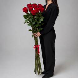 9 длинных красных роз 130 см